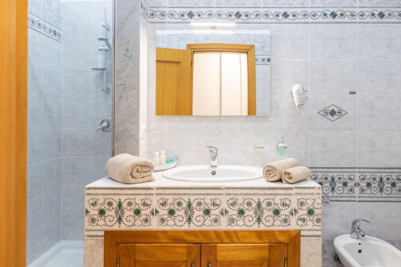 Infinity House - Cagliari Centro Apartment Bagian luar foto